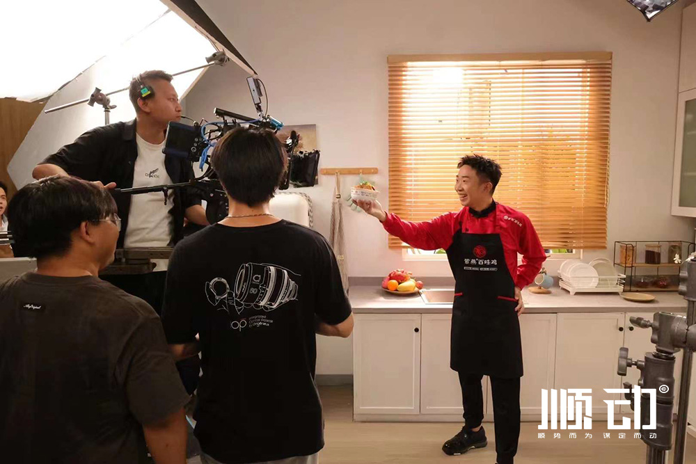 楊迪拍攝紫燕百味雞廣告片花絮 楊迪拍攝紫燕百味雞廣告片花絮